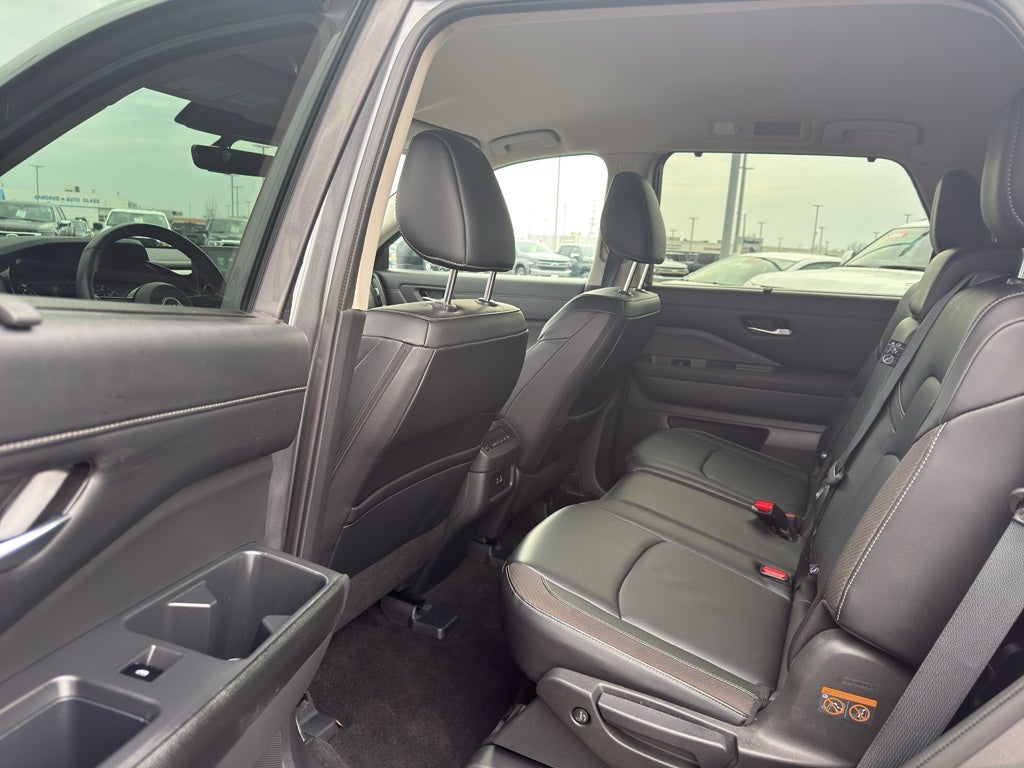 2024 Nissan Pathfinder SL