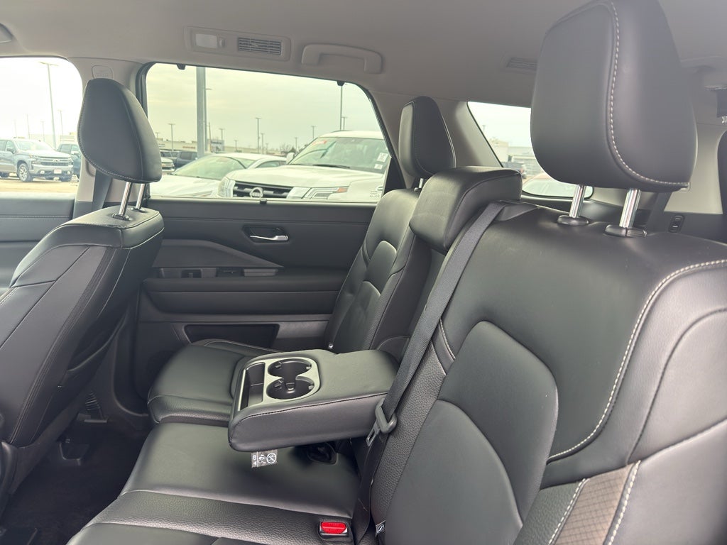 2024 Nissan Pathfinder SL