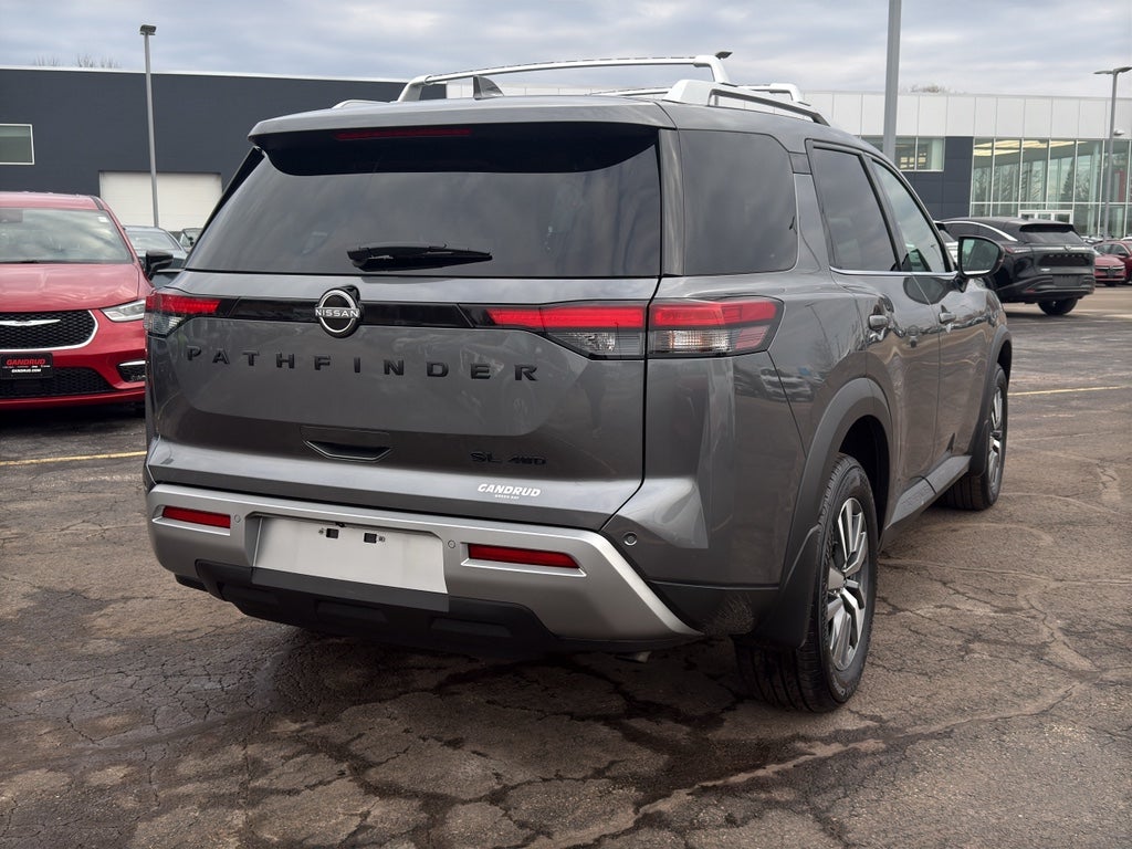 2024 Nissan Pathfinder SL