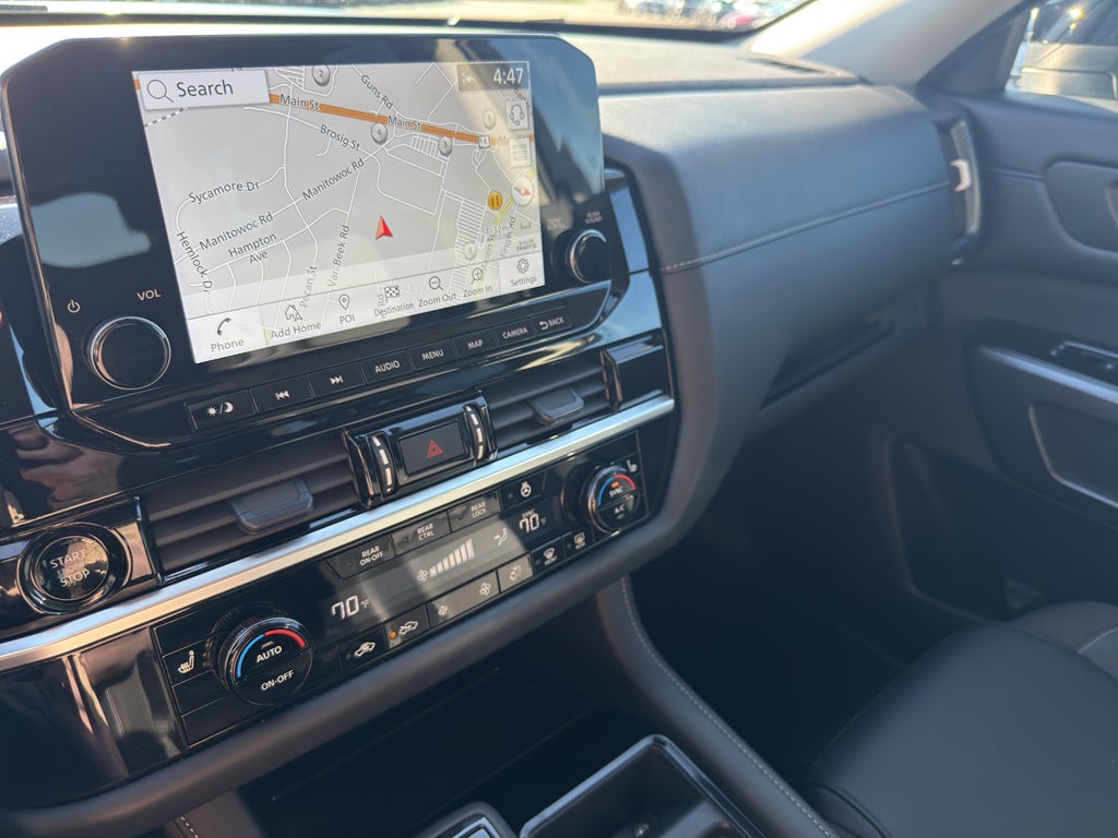 2025 Nissan Pathfinder SL