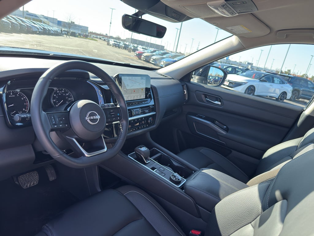2025 Nissan Pathfinder SL