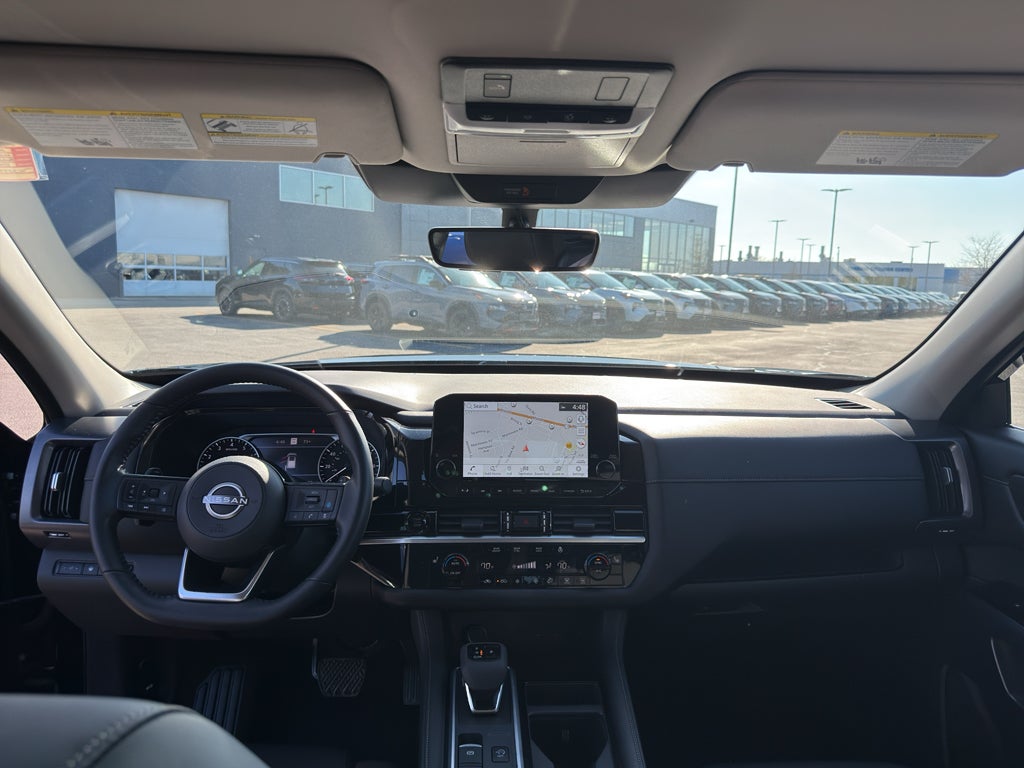 2025 Nissan Pathfinder SL