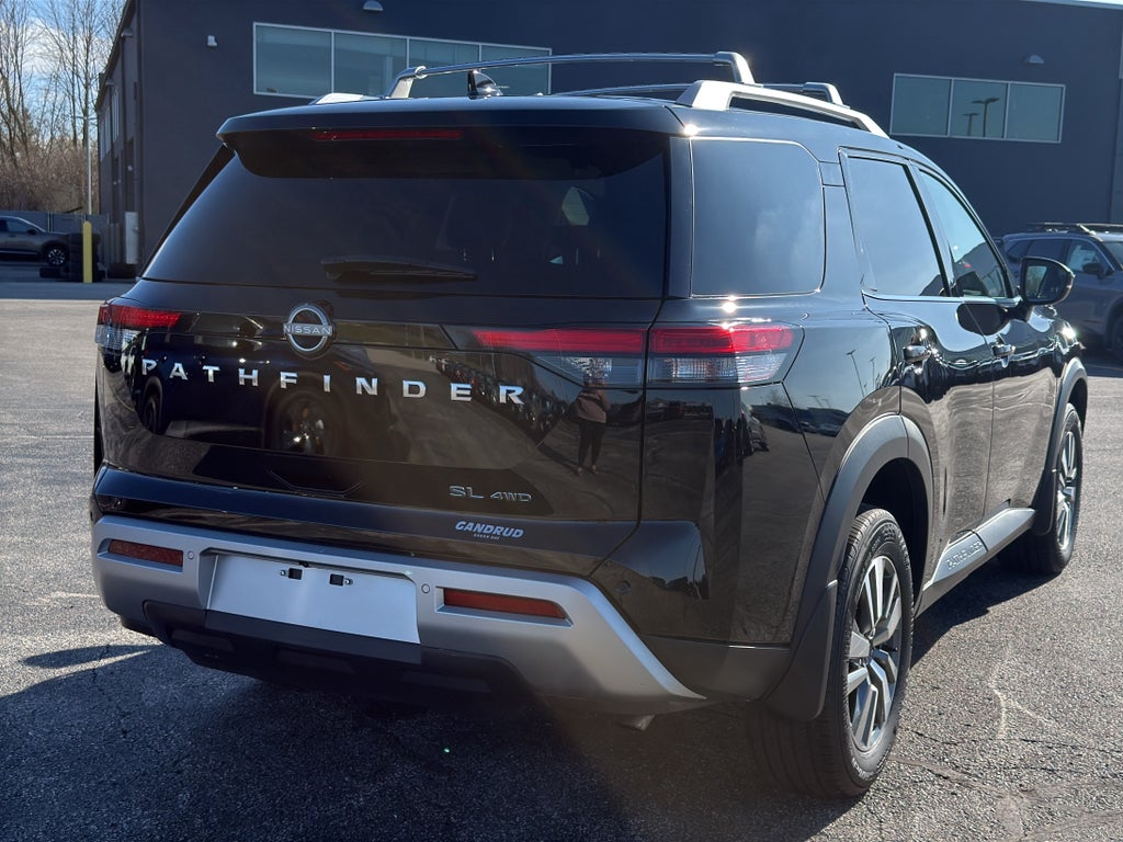 2025 Nissan Pathfinder SL
