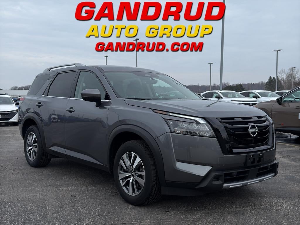 2025 Nissan Pathfinder SL