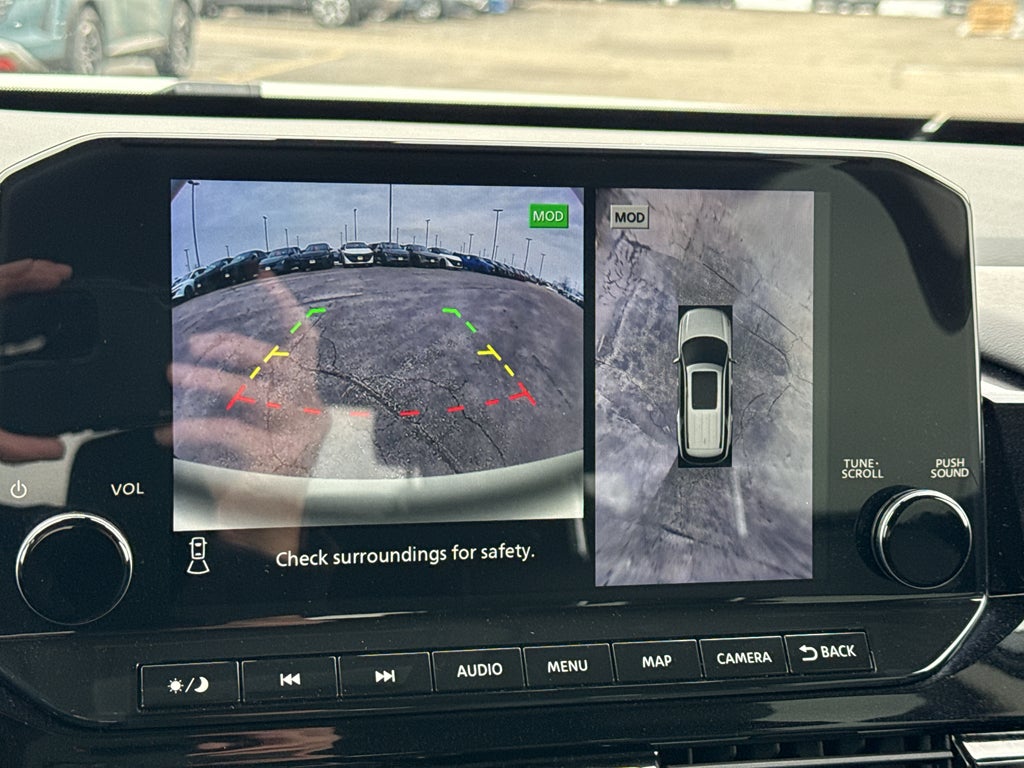 2025 Nissan Pathfinder SL