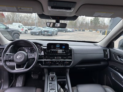 2025 Nissan Pathfinder SL