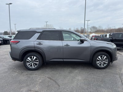 2025 Nissan Pathfinder SL