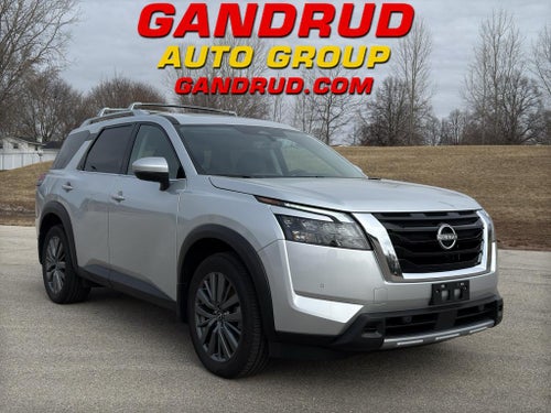 2025 Nissan Pathfinder SL