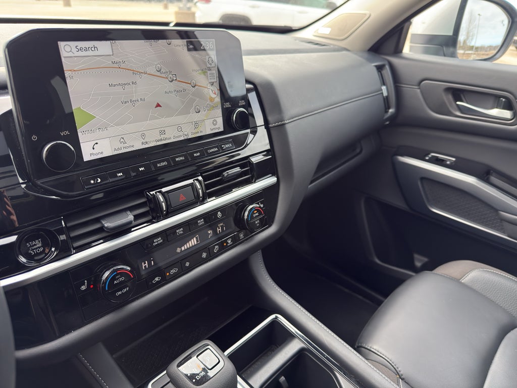 2025 Nissan Pathfinder SL