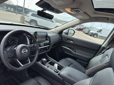 2025 Nissan Pathfinder SL