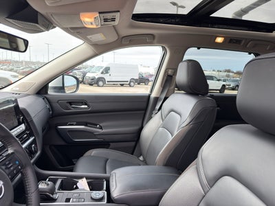 2025 Nissan Pathfinder SL