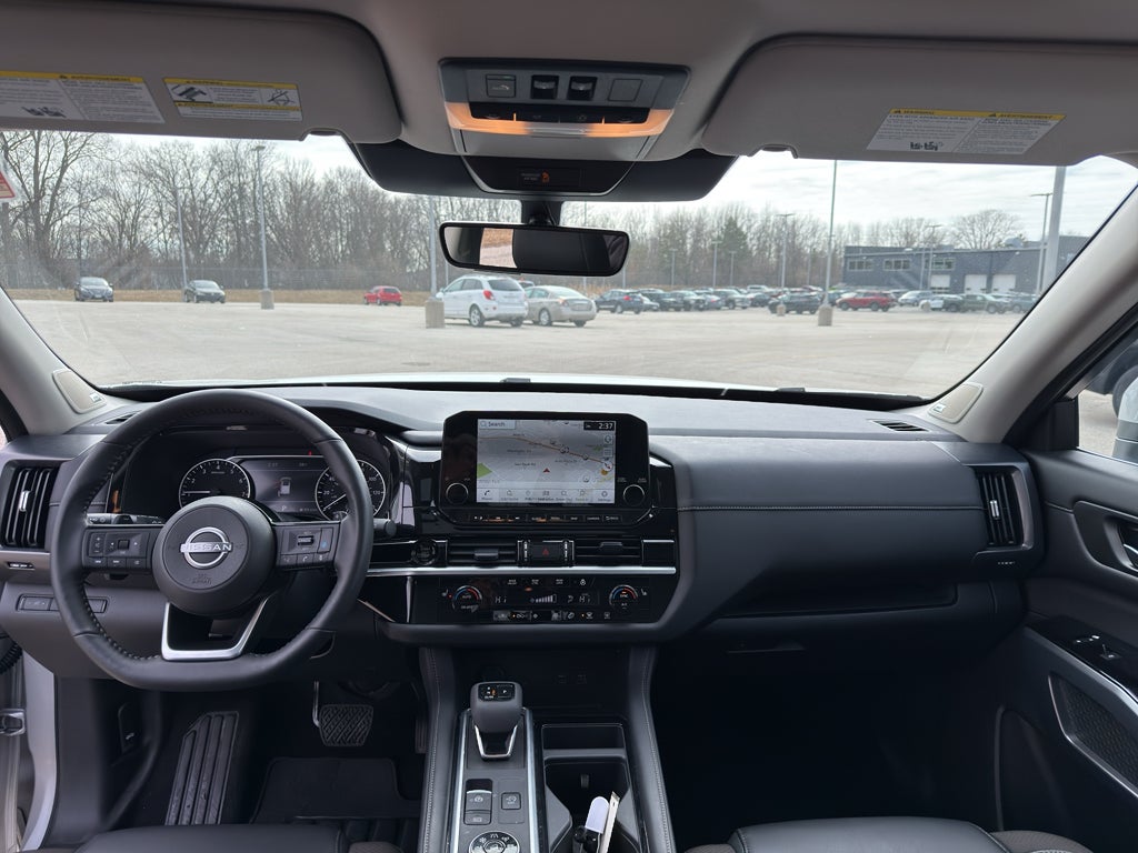 2025 Nissan Pathfinder SL