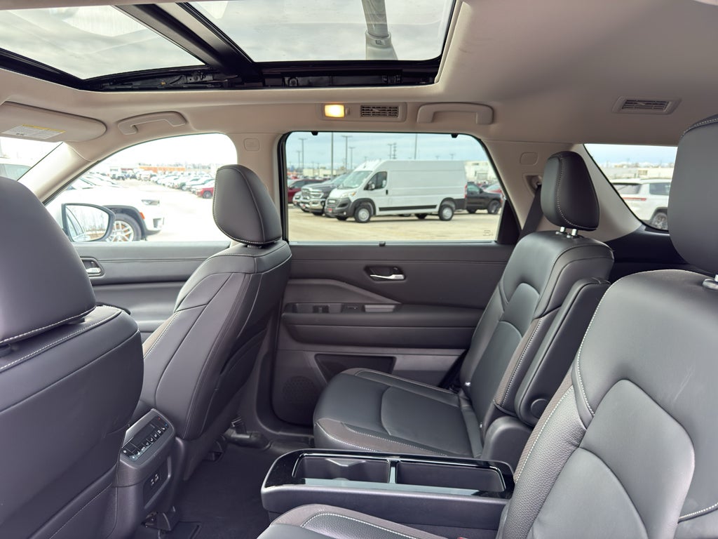 2025 Nissan Pathfinder SL