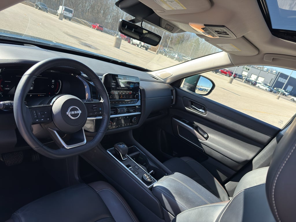 2024 Nissan Pathfinder Platinum