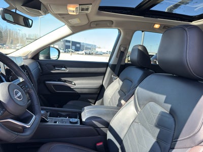 2024 Nissan Pathfinder Platinum