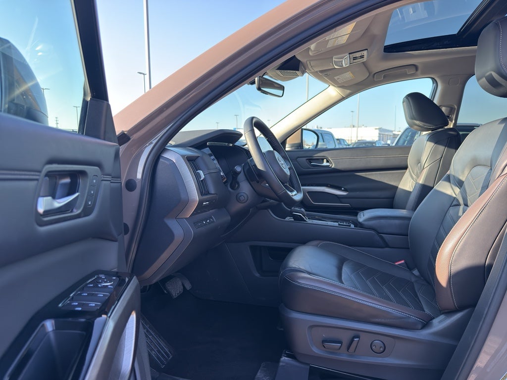 2023 Nissan Pathfinder Platinum