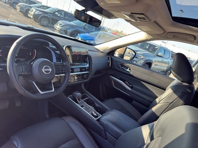 2023 Nissan Pathfinder Platinum