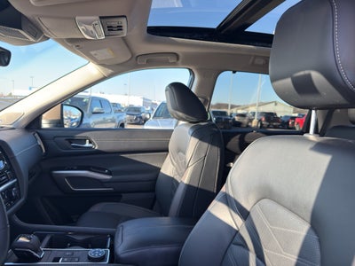 2023 Nissan Pathfinder Platinum