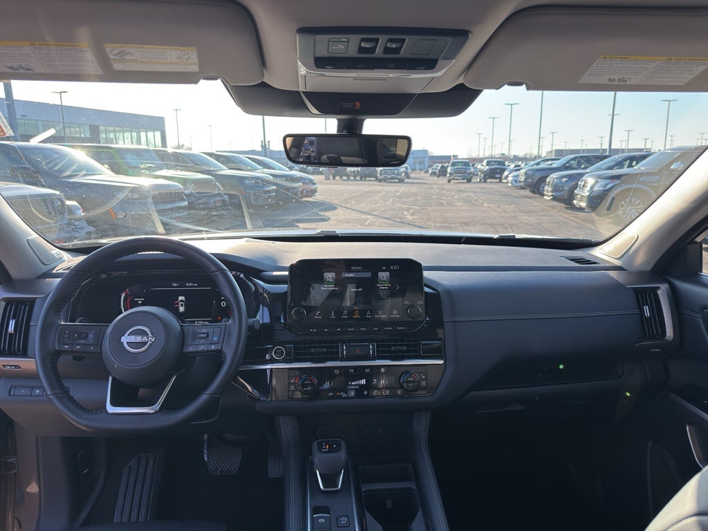 2023 Nissan Pathfinder Platinum