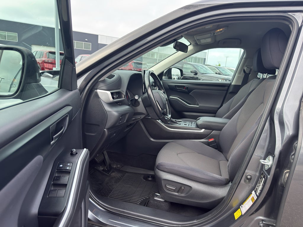 2020 Toyota Highlander LE