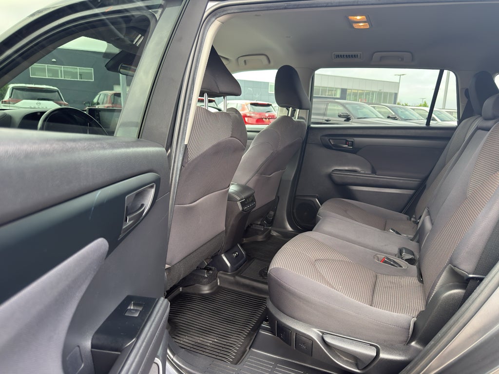 2020 Toyota Highlander LE