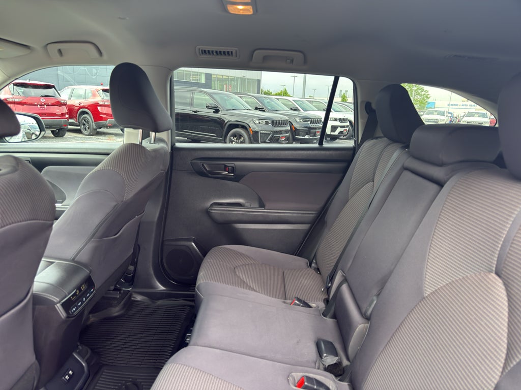 2020 Toyota Highlander LE