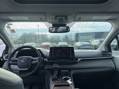 2022 Toyota Sienna XLE