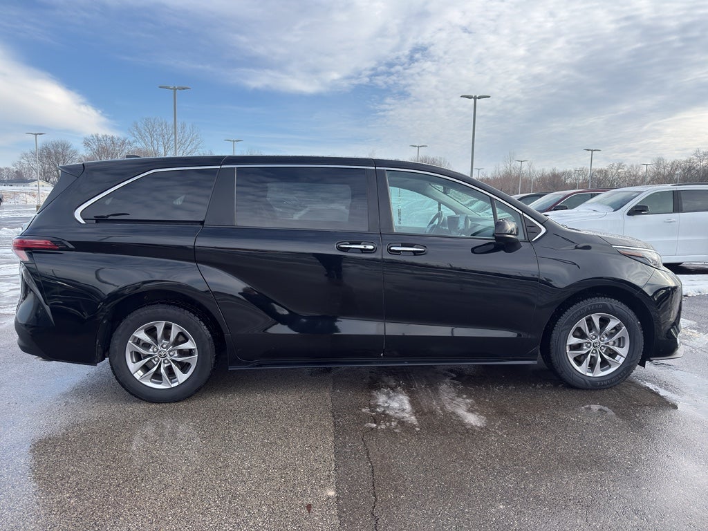 2022 Toyota Sienna XLE