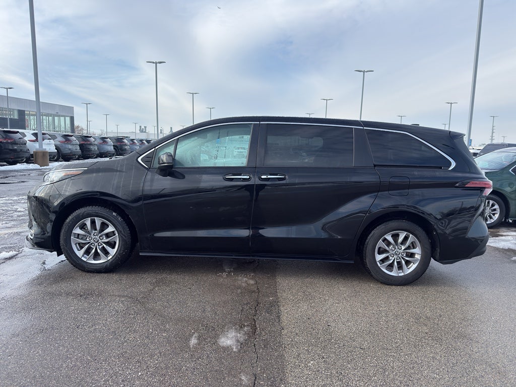 2022 Toyota Sienna XLE