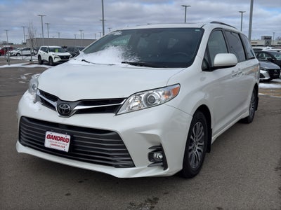 2018 Toyota Sienna XLE Auto Access Seat