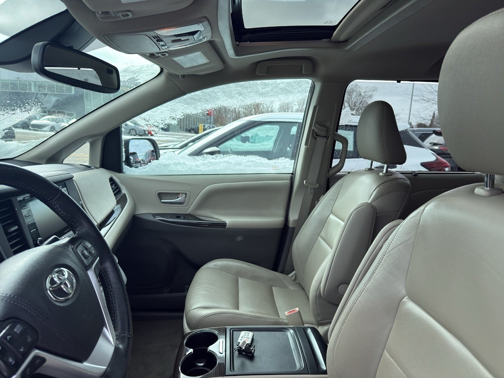 2018 Toyota Sienna XLE Auto Access Seat