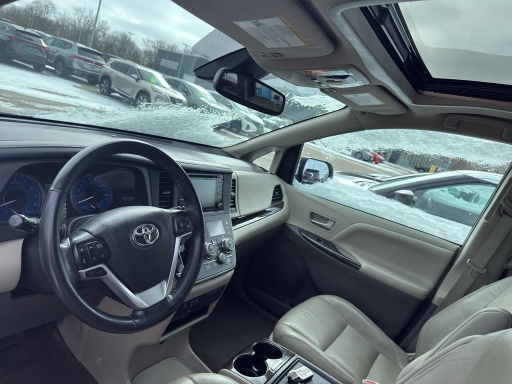 2018 Toyota Sienna XLE Auto Access Seat
