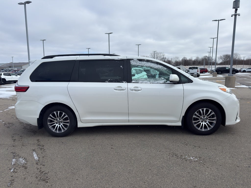 2018 Toyota Sienna XLE Auto Access Seat