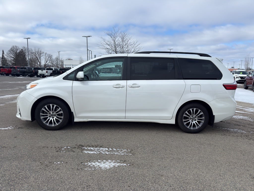 2018 Toyota Sienna XLE Auto Access Seat