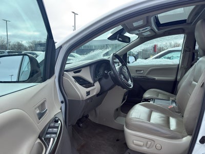 2018 Toyota Sienna XLE Auto Access Seat
