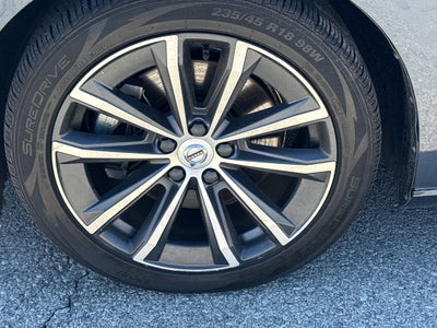 2022 Volvo S60 Momentum