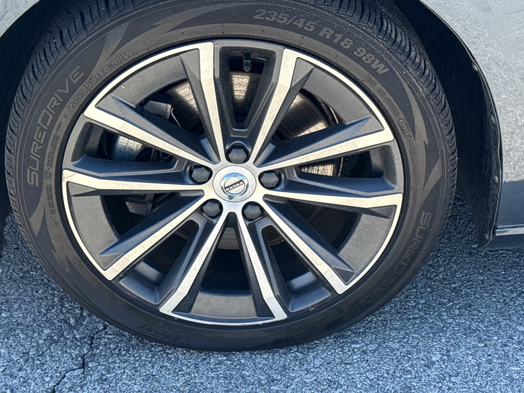 2022 Volvo S60 Momentum