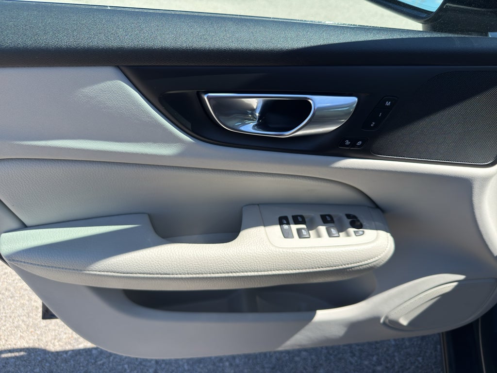 2022 Volvo S60 Momentum - Photo 14
