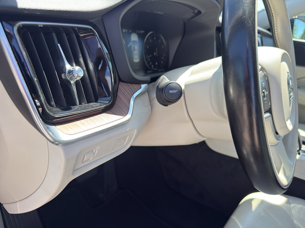 2022 Volvo S60 Momentum - Photo 15