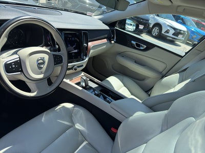 2022 Volvo S60 Momentum