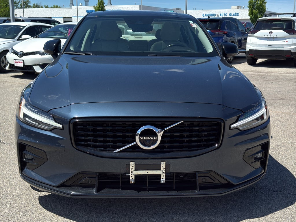 2022 Volvo S60 Momentum