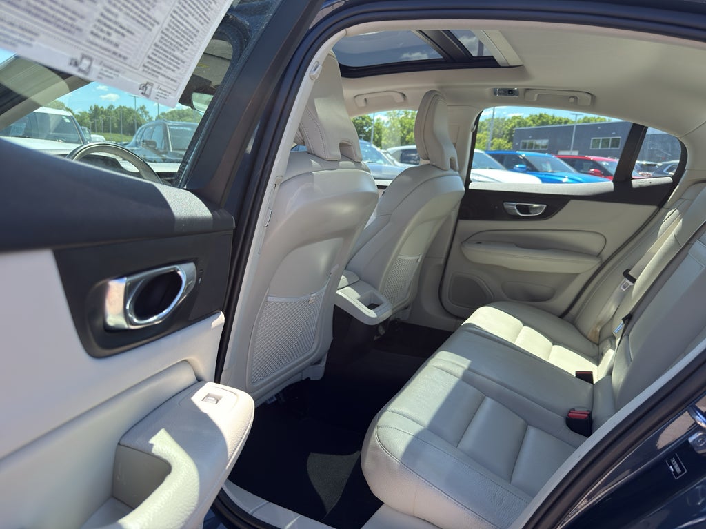 2022 Volvo S60 Momentum - Photo 31