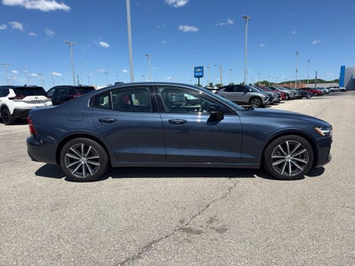 2022 Volvo S60 Momentum