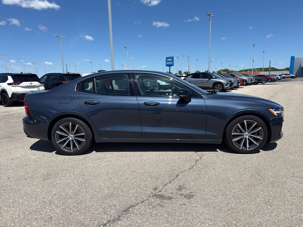 2022 Volvo S60 Momentum