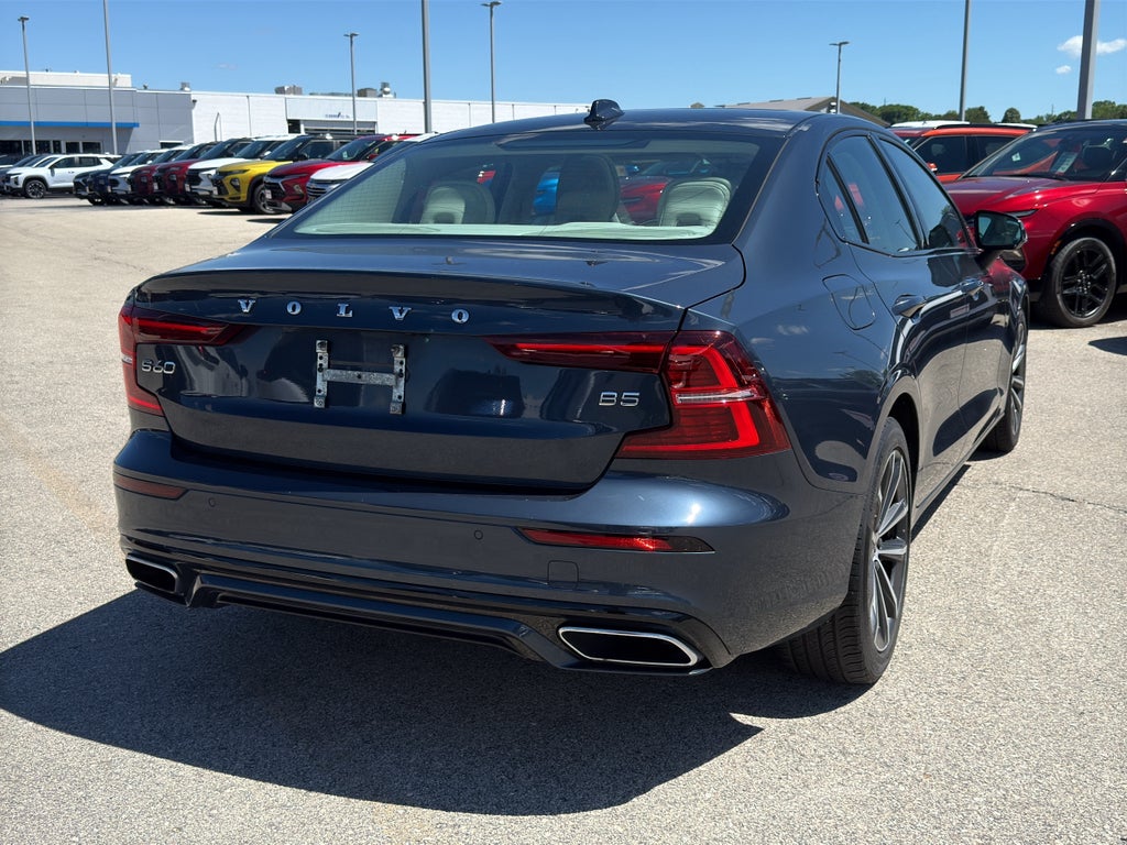2022 Volvo S60 Momentum