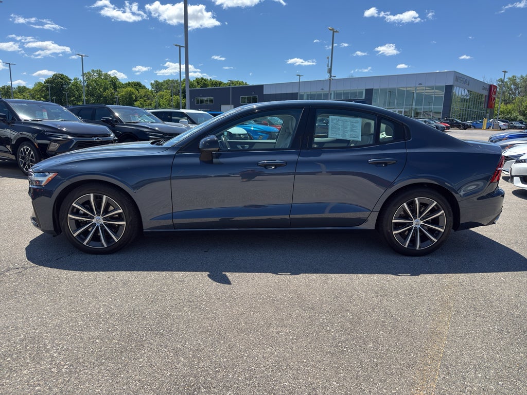 2022 Volvo S60 Momentum