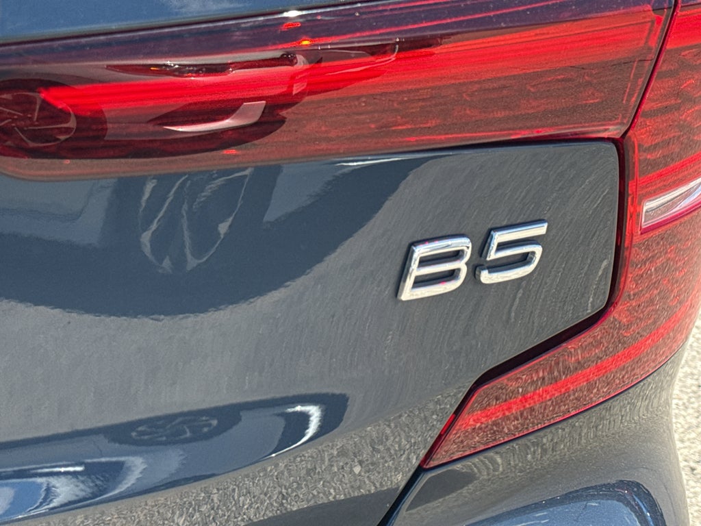 2022 Volvo S60 Momentum - Photo 9