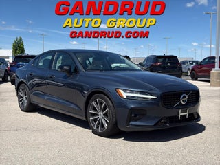 2022 Volvo S60 Momentum