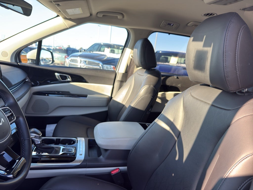 2024 Kia Carnival EX